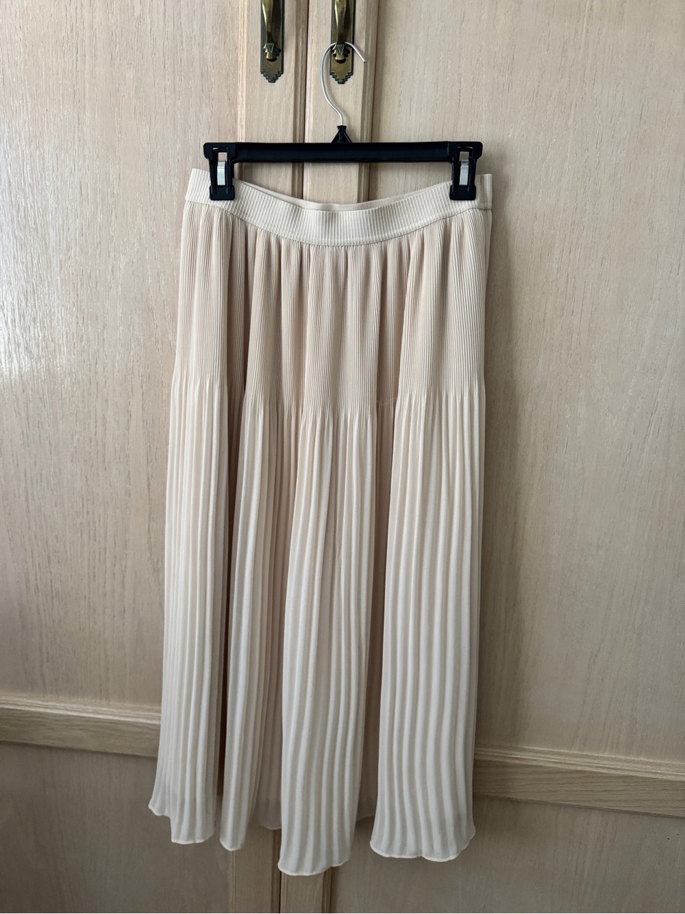 H&M Soft Pleated Midi Skirt in Light Cream